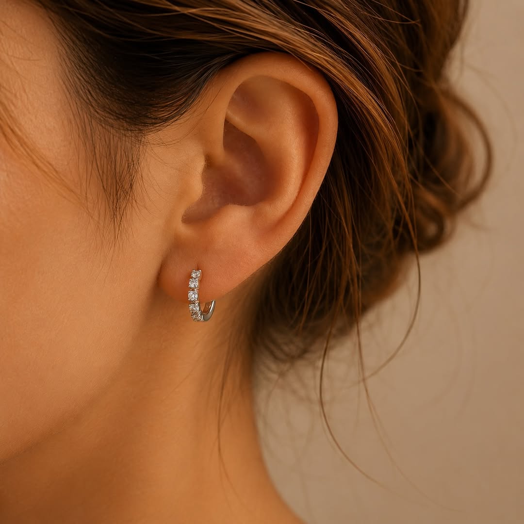 گوشواره حلقه ای نگین دار رنگ ثابت